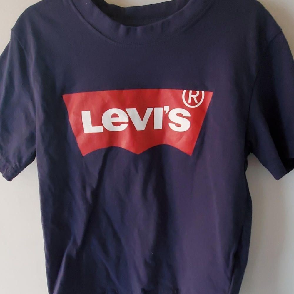 Boys Levi t shirt never worn